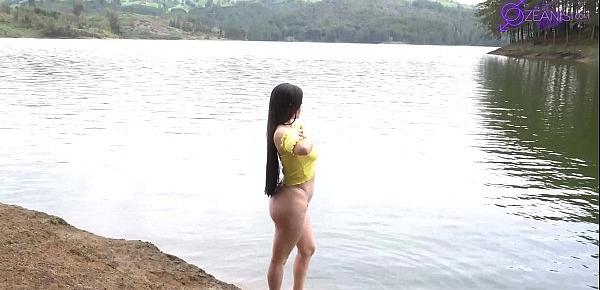  Colombiana pillada en el lago voyeur (soldier huge cock y Kourney Love )
